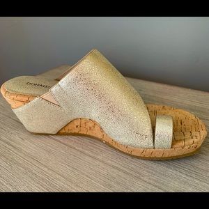 Donald J Pliner Leather Wedge Sandal    Size 7